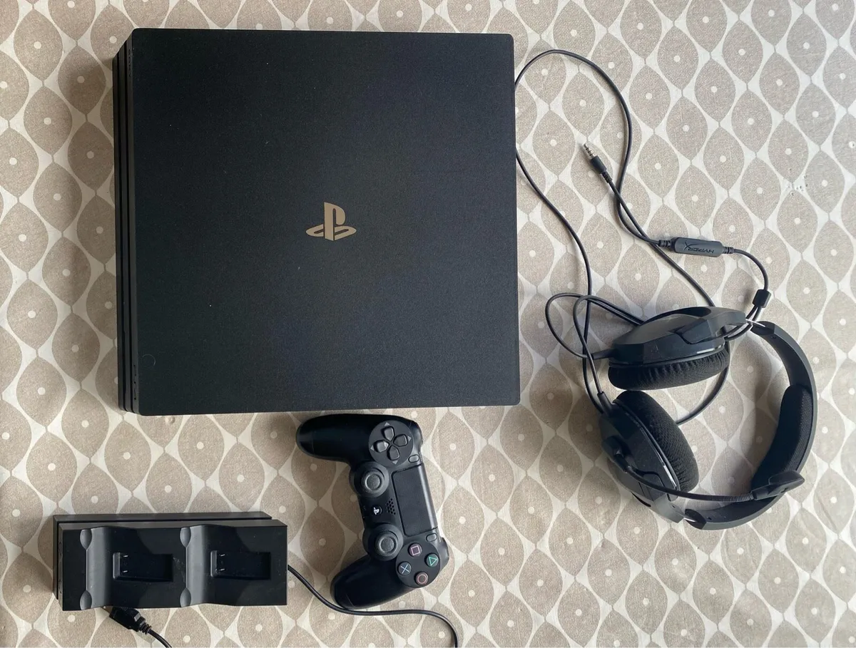 PS4 Pro 1TB + Headset and wireless charger