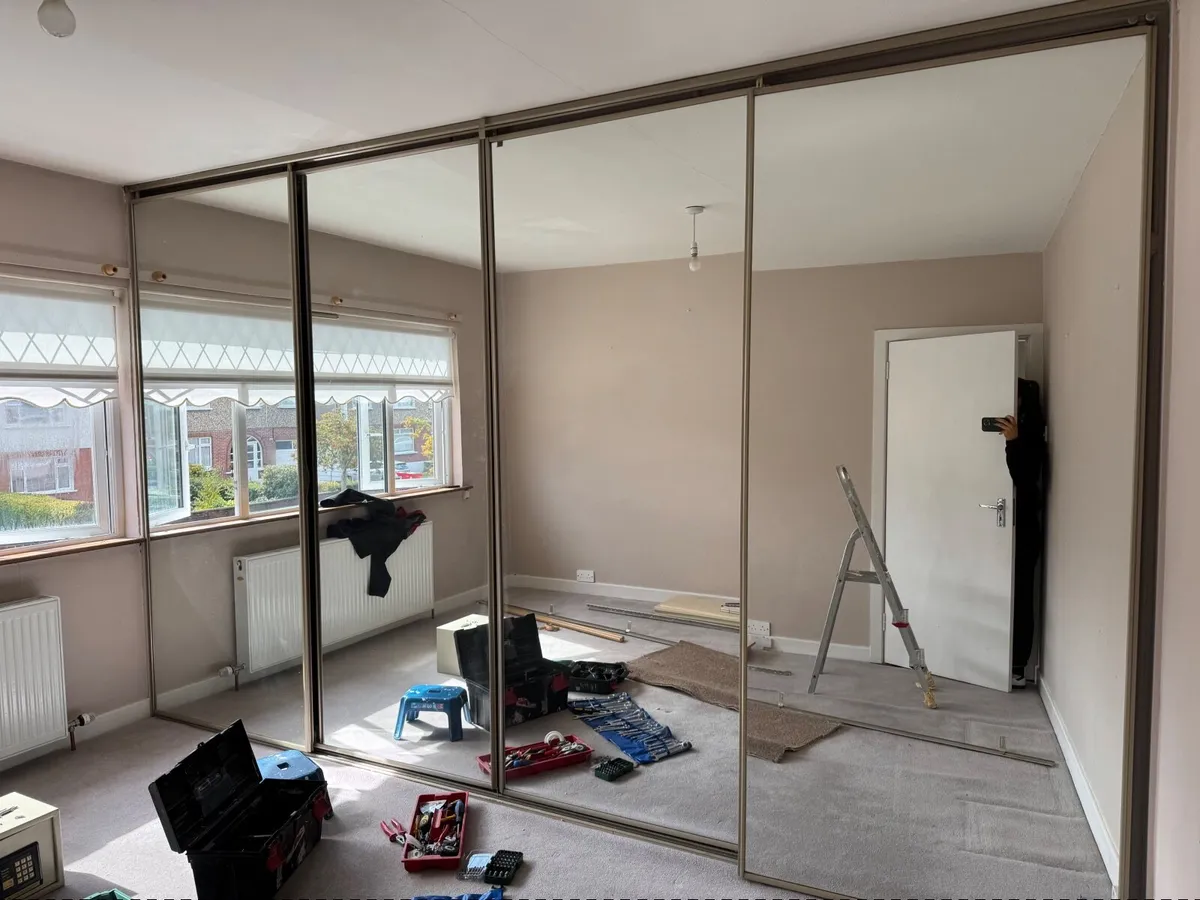 Mirrored sliding wardrobe doors - Image 2
