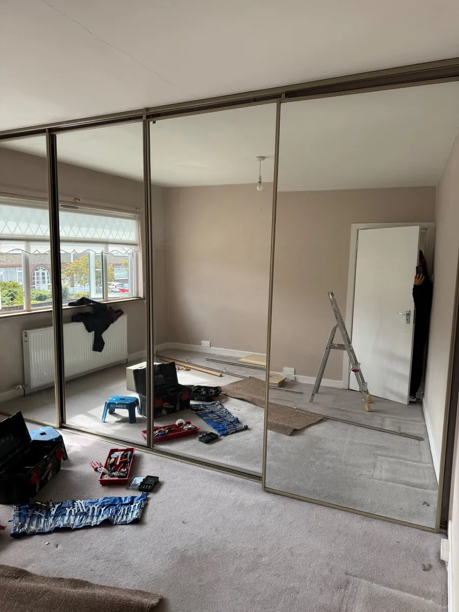 Mirrored sliding wardrobe doors - Image 4
