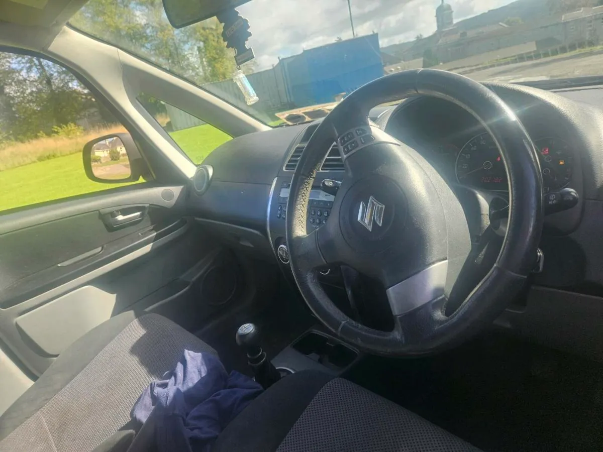 08 suzuki sx4 1.6 petrol tax and test - Image 4