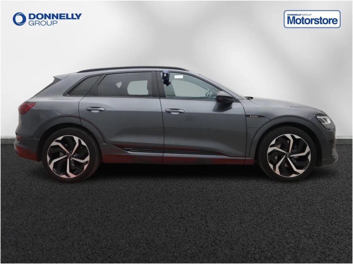 Audi E-tron Estate Black Edition - Image 3