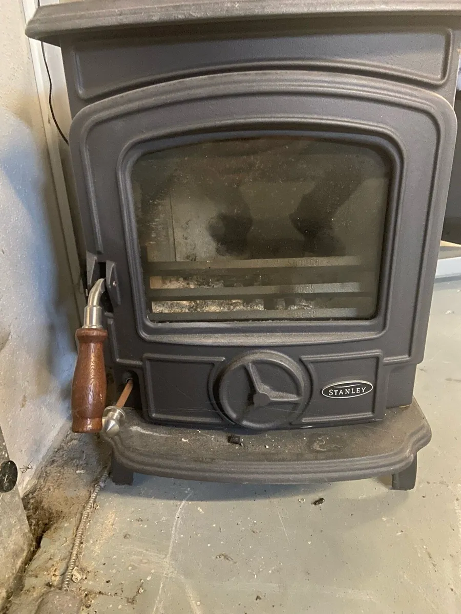 Stanley Oisin Stove - solid fuel - 5.7kW output - Image 1