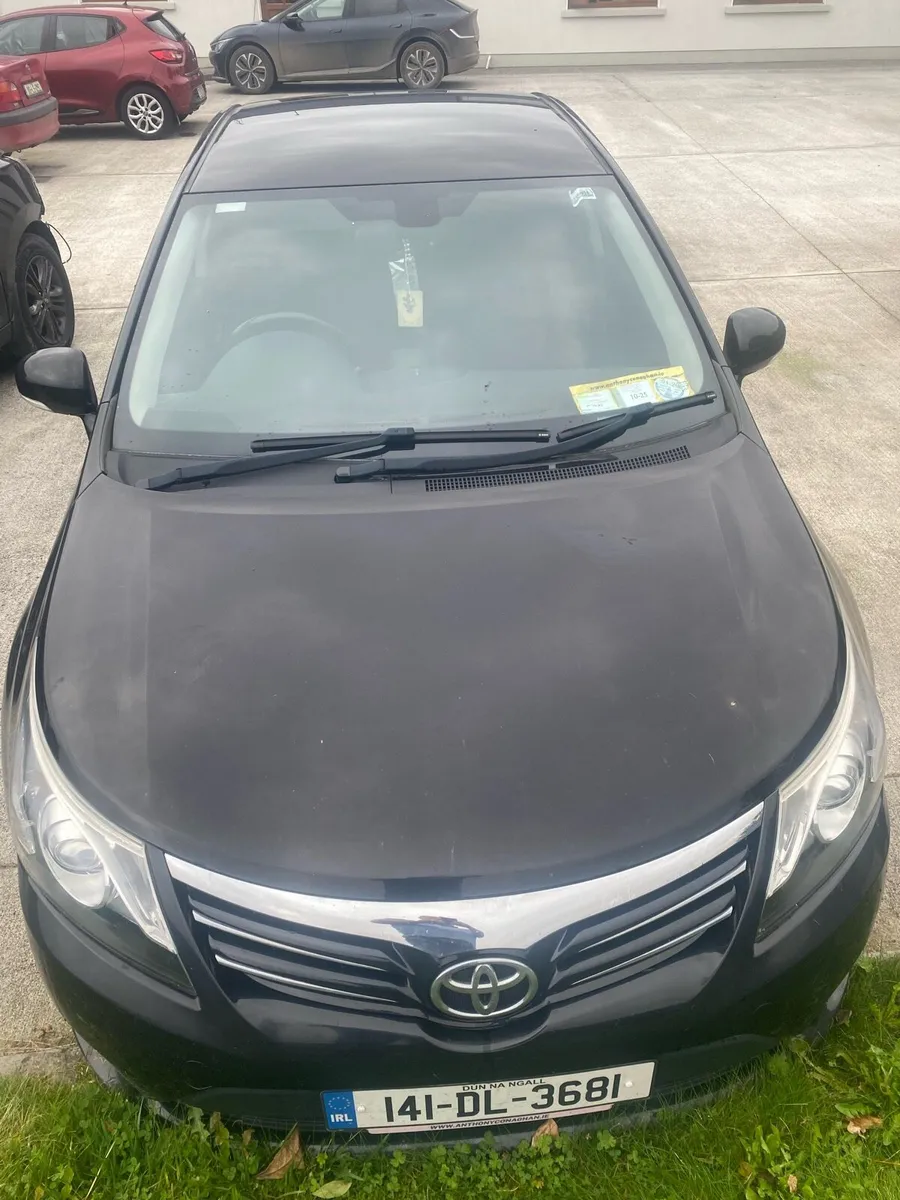 Damaged 141 avensis - Image 1
