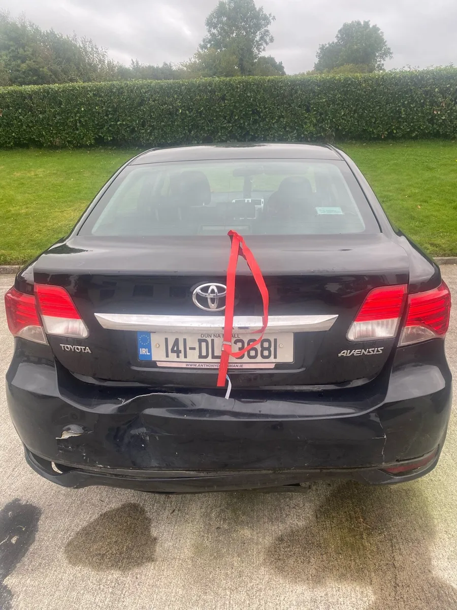 Damaged 141 avensis - Image 2