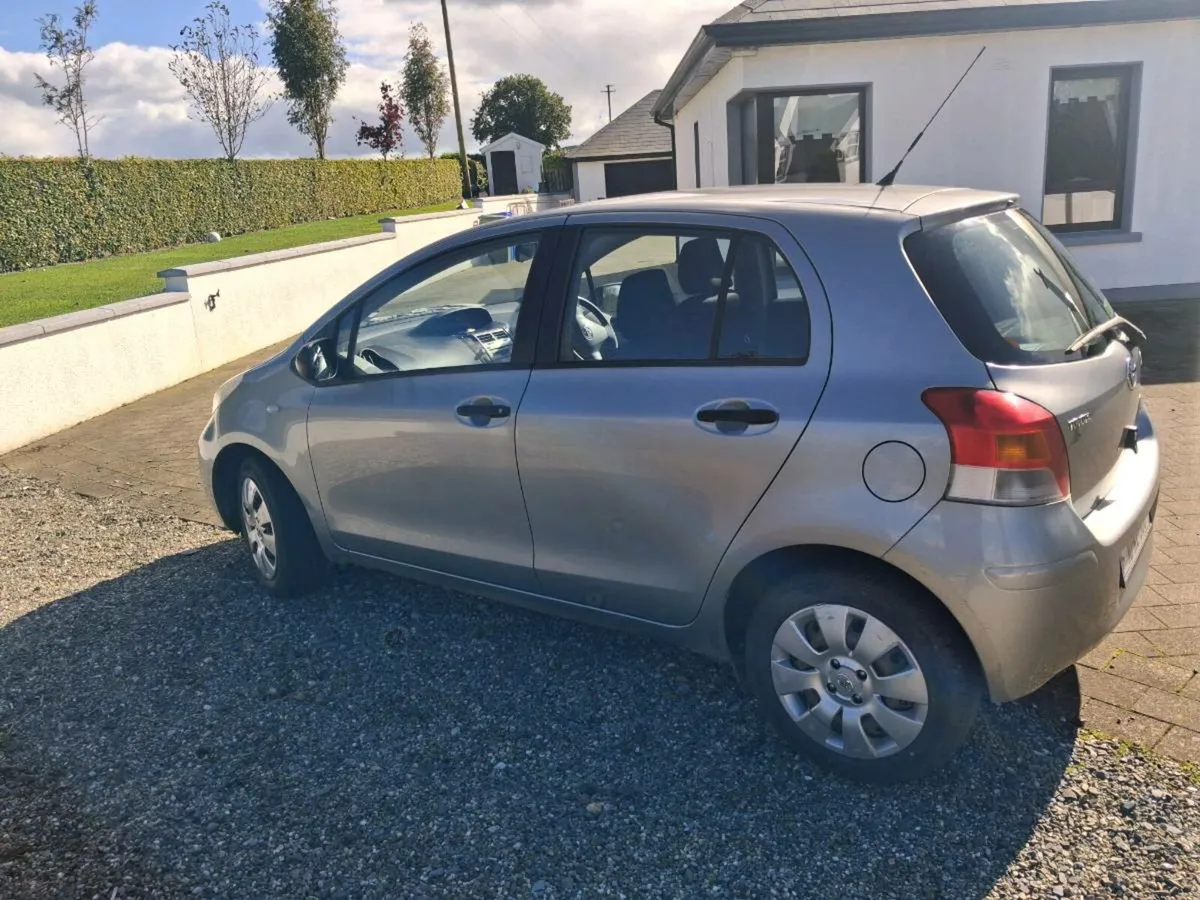 2010 toyota yaris low kilometres only 87412 - Image 2