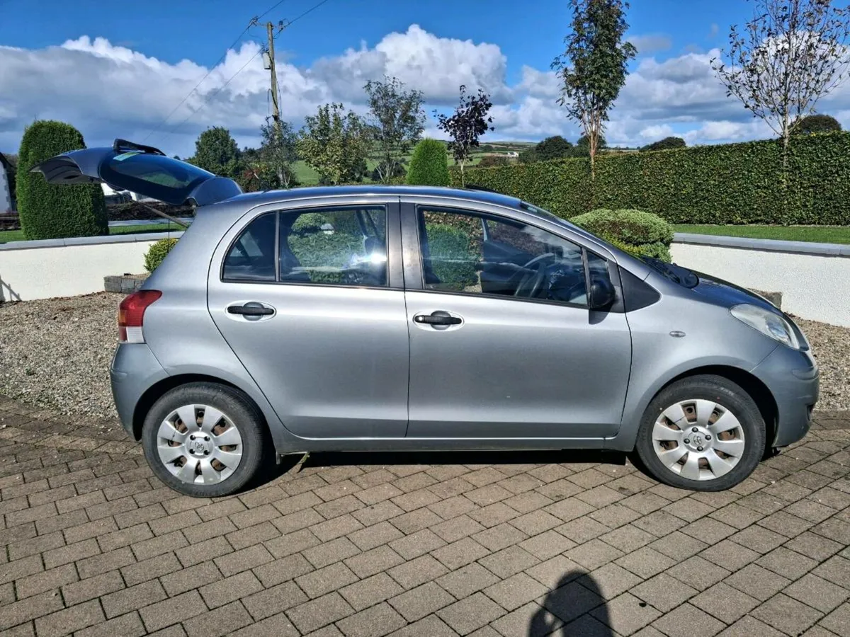 2010 toyota yaris low kilometres only 87412 - Image 3
