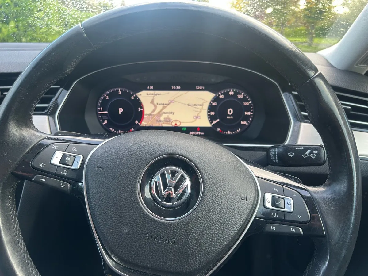 2017 2.0l auto diesel VW Passat - Image 1