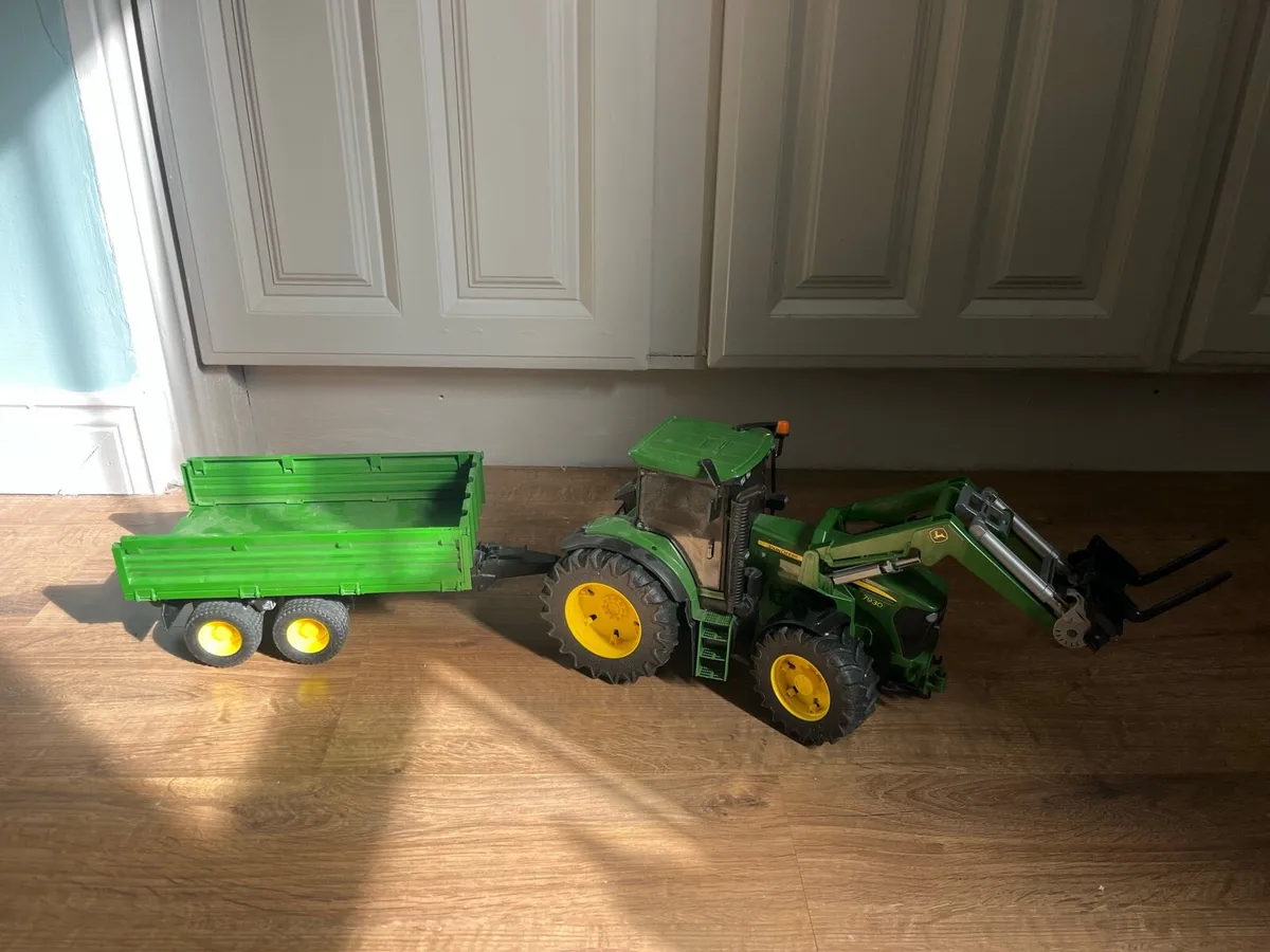 Toy tractors - Image 1