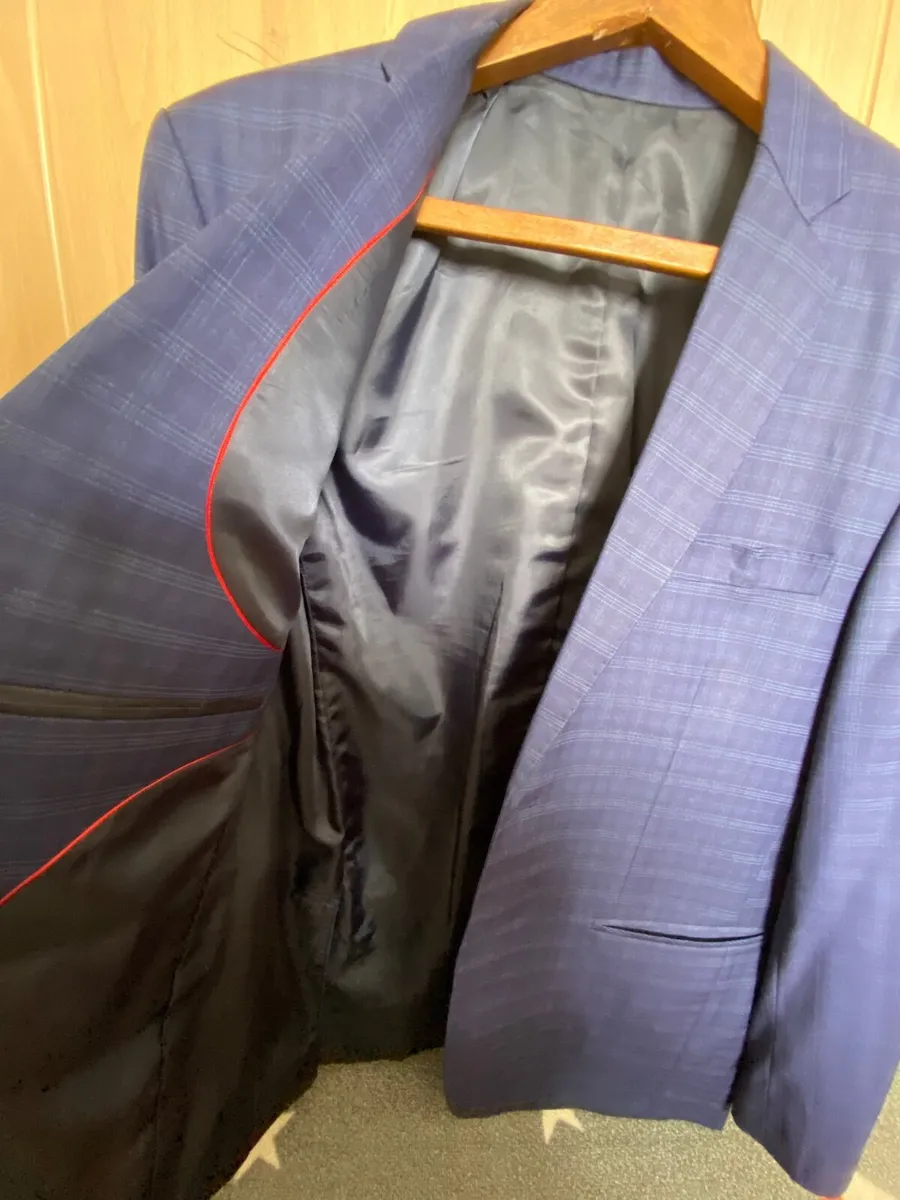 2 piece navy suit - Image 1
