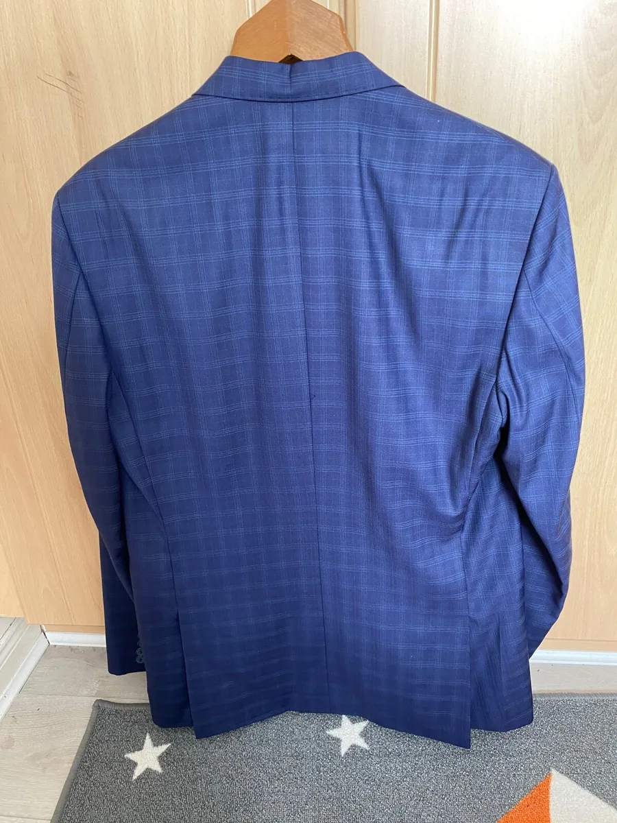 2 piece navy suit - Image 3