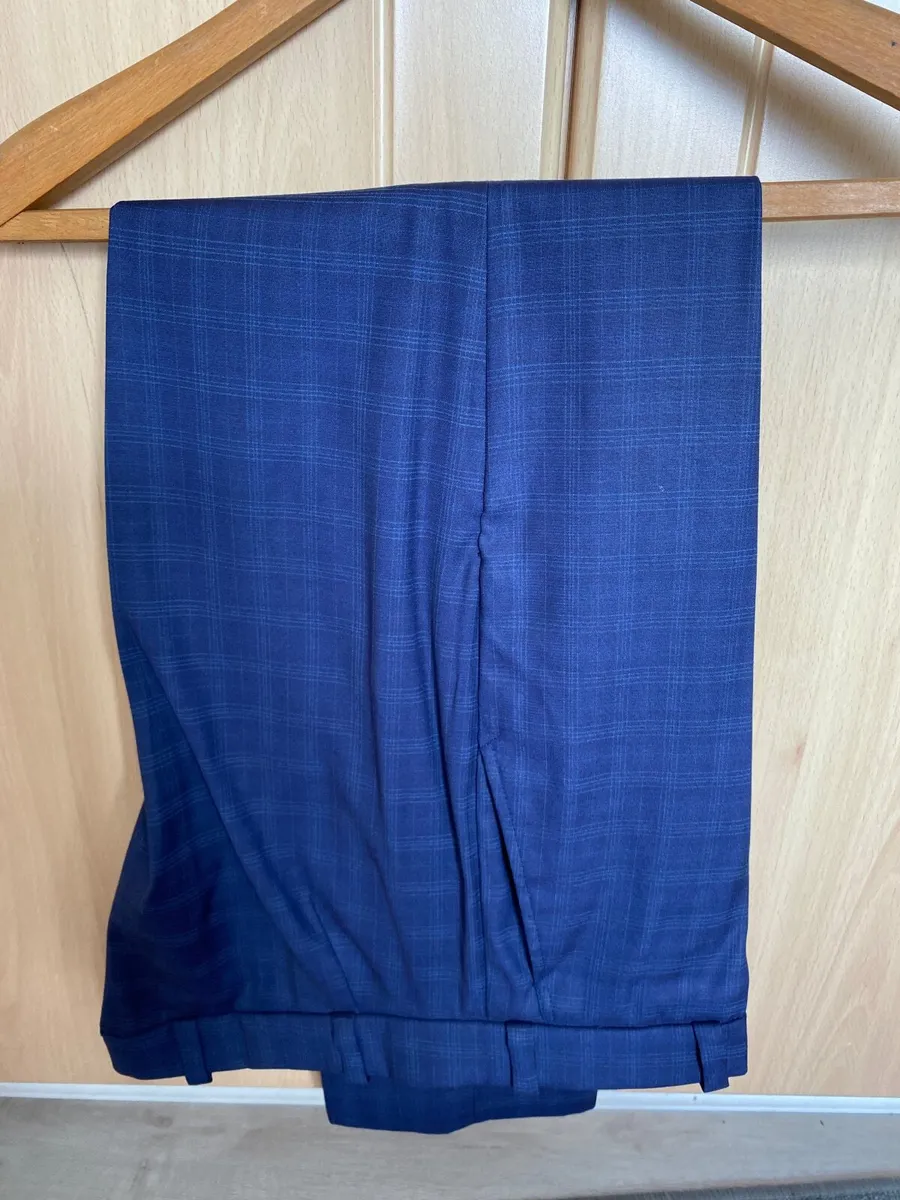 2 piece navy suit - Image 4