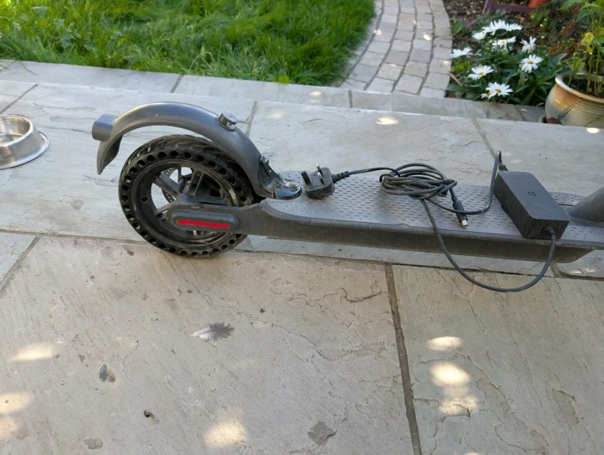 Xiaomi Mi eScooter - Image 1