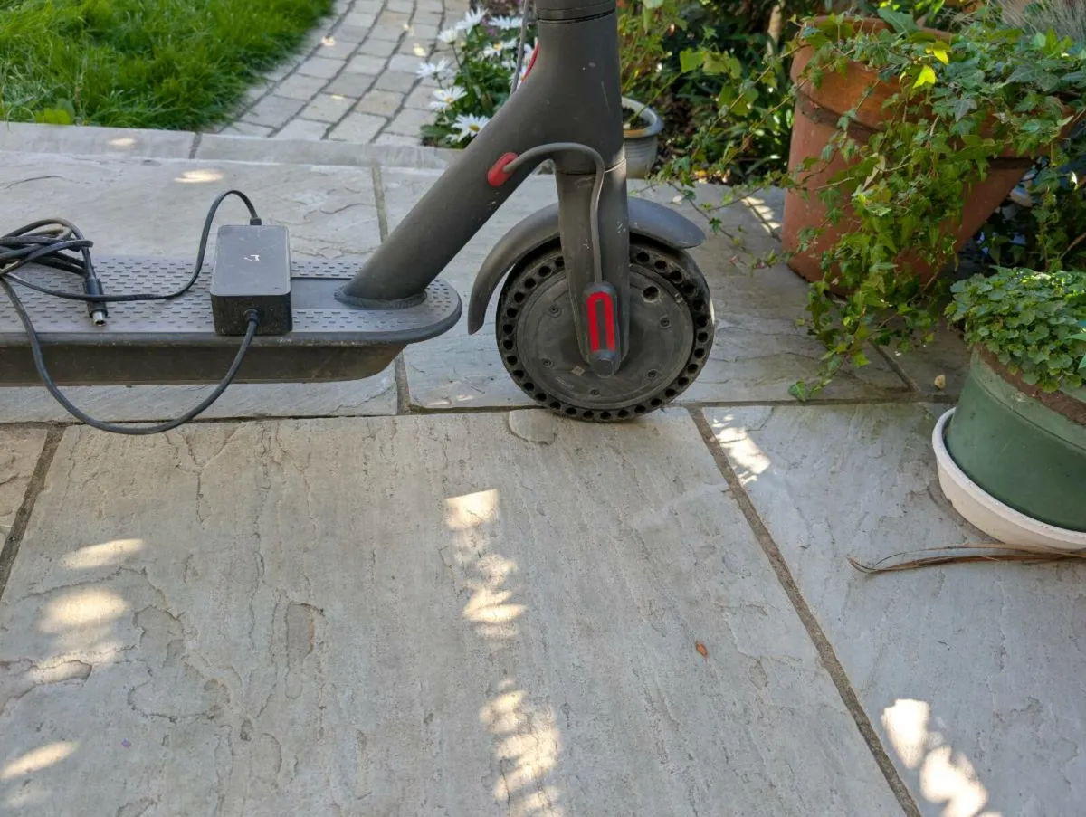 Xiaomi Mi eScooter - Image 2