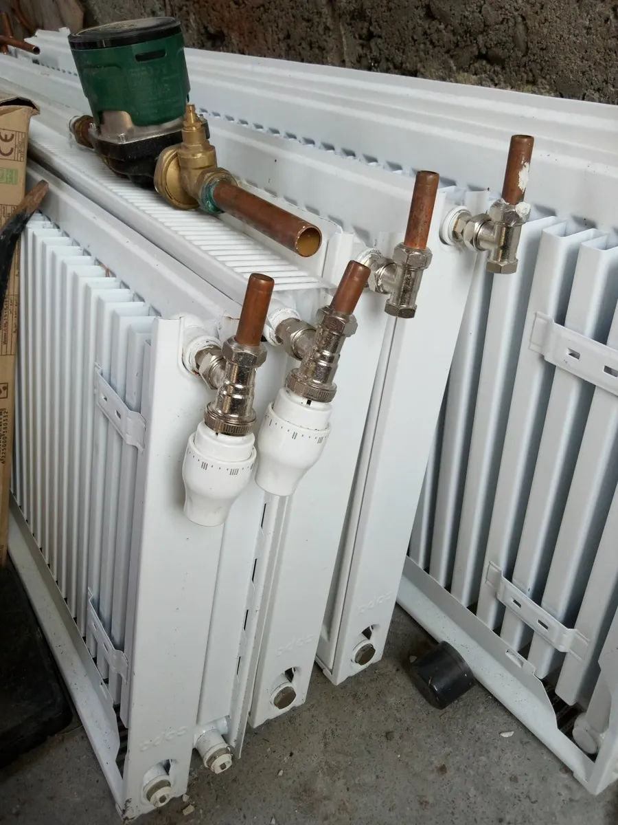 6 single rad radiators with TRV's and pump - Image 1