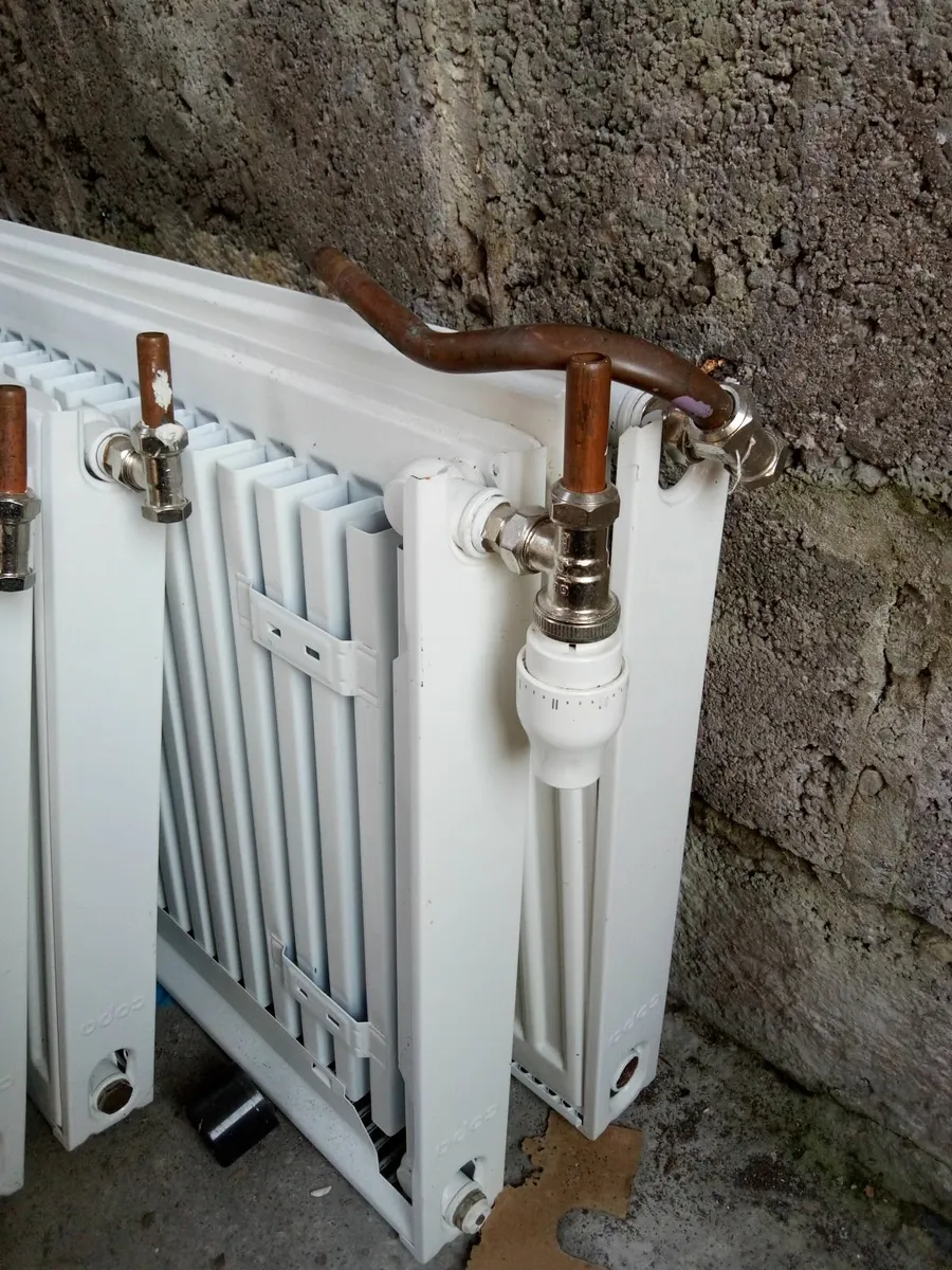 6 single rad radiators with TRV's and pump - Image 2