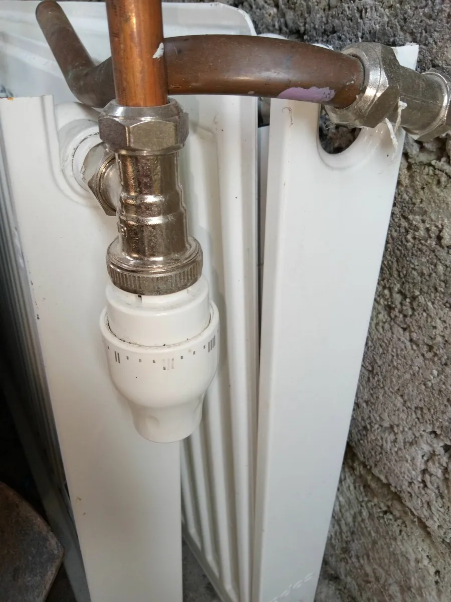 6 single rad radiators with TRV's and pump - Image 3