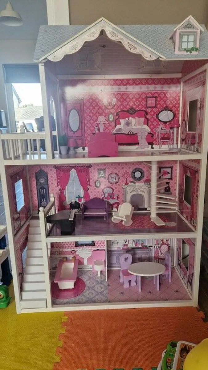 Dolls house - Image 1