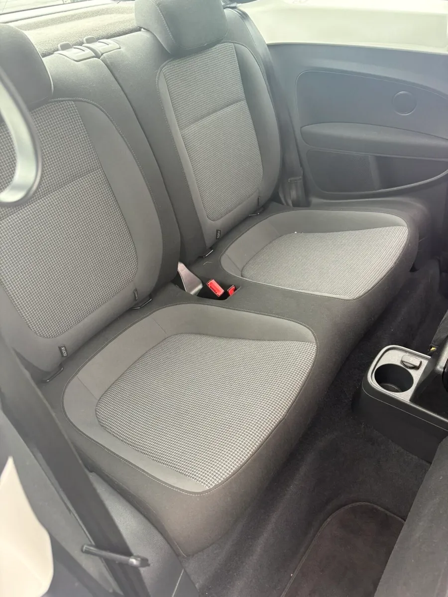 Volkswagen beetle - Image 4