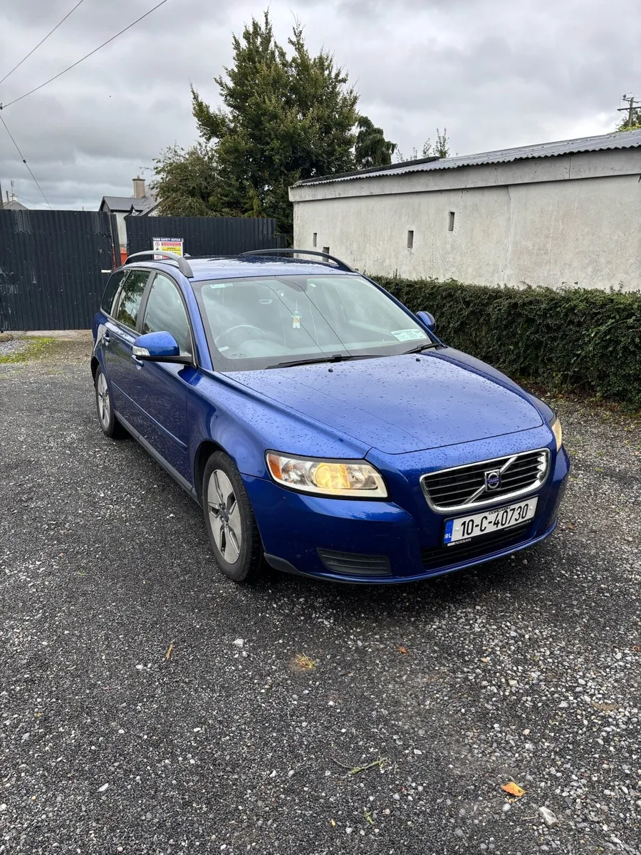 Volvo V50 - Image 1