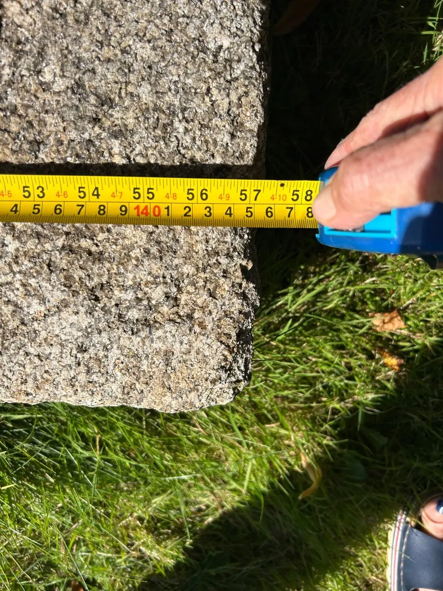 Antique granite plinth - Image 2
