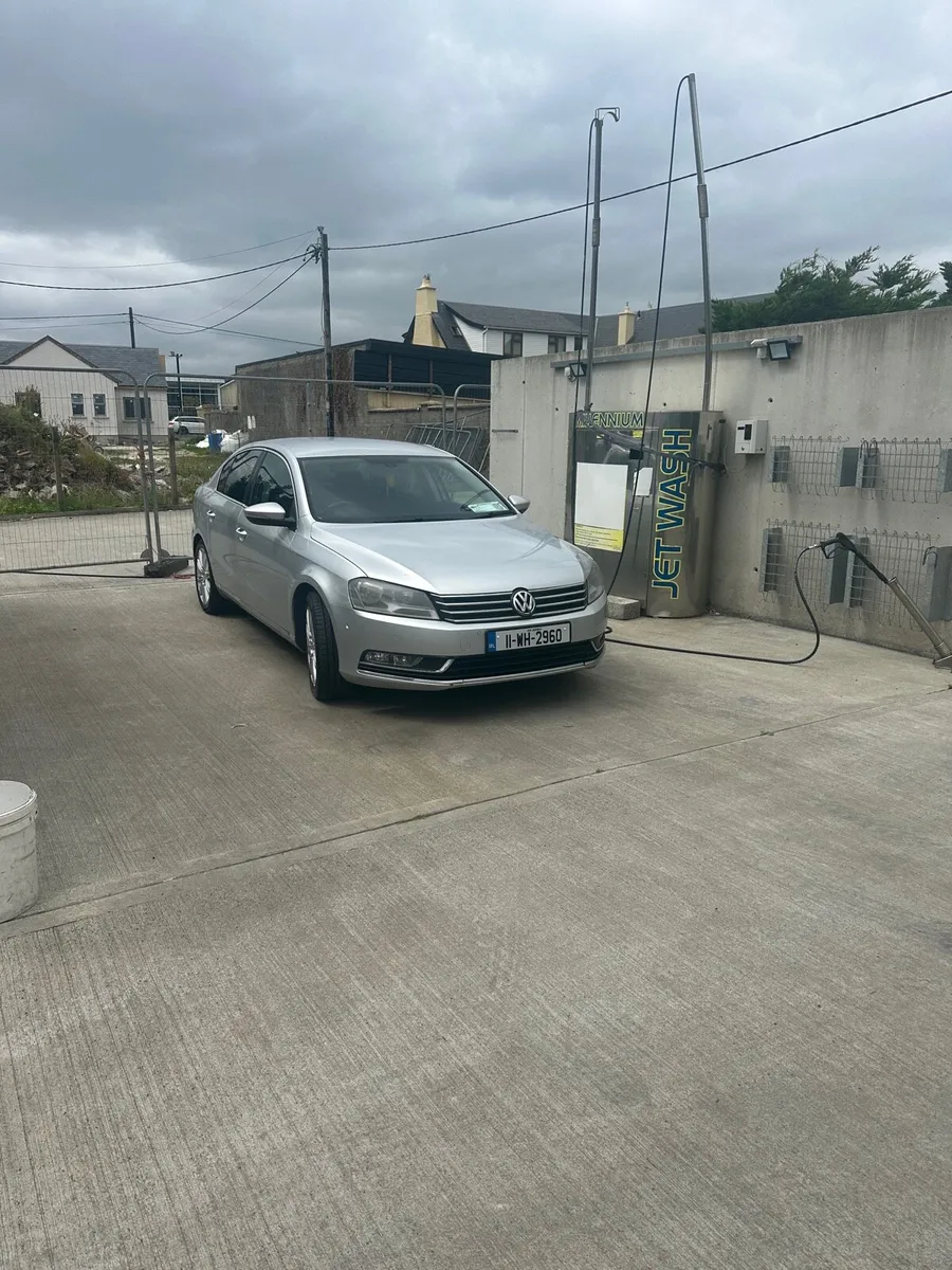 Volkswagen Passat 2011 - Image 2