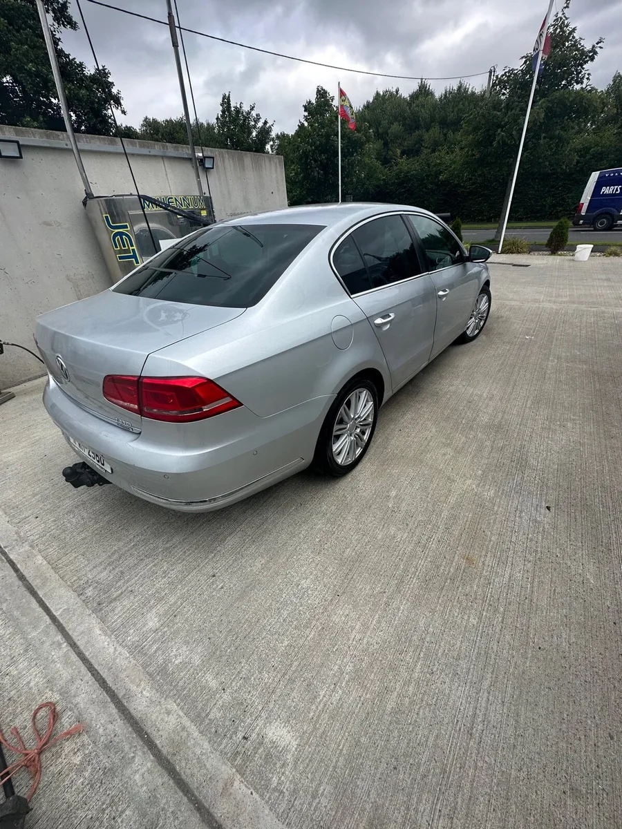 Volkswagen Passat 2011 - Image 3