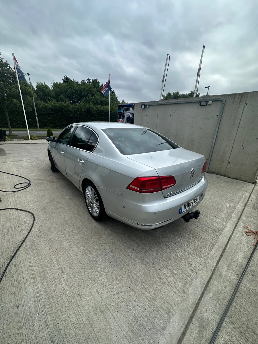 Volkswagen Passat 2011 - Image 4