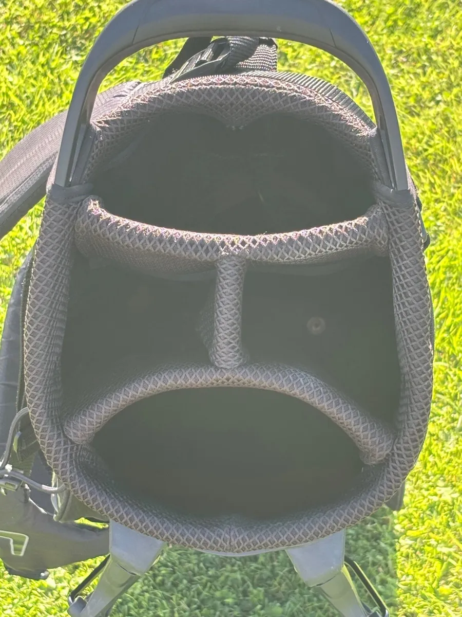 Callaway waterproof golf bag - Image 2