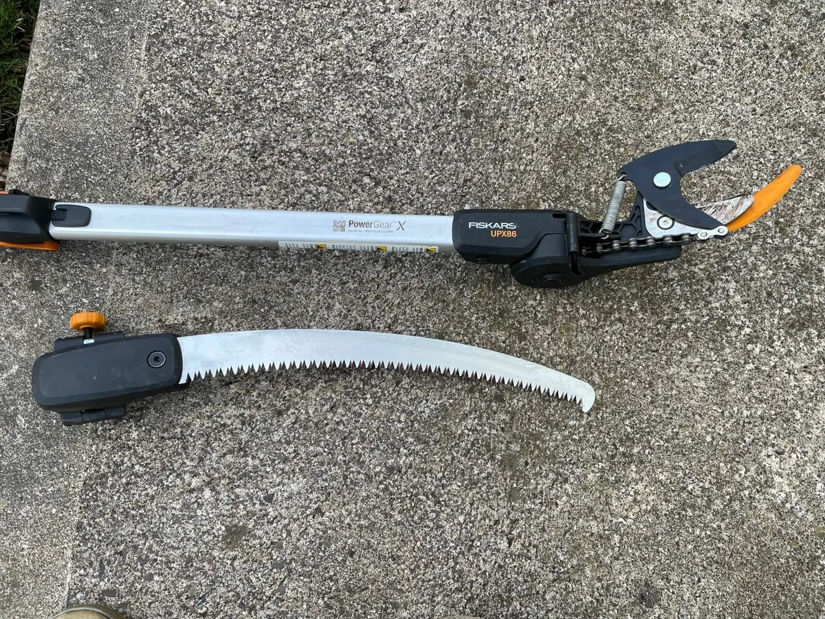 Fiskars Telescopic Tree Pruner - Image 3