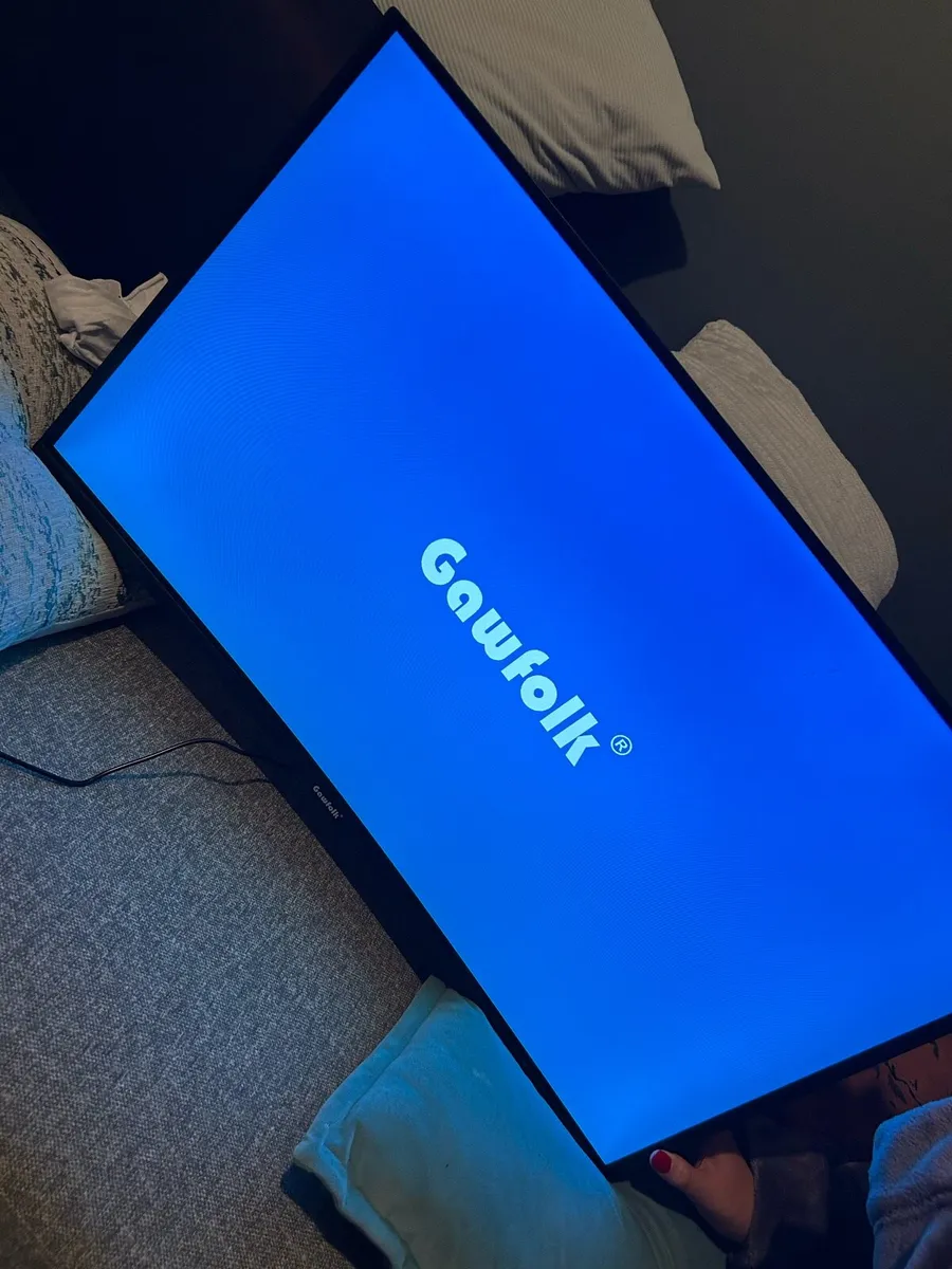 Gawfolk gaming curved monitor - Image 1