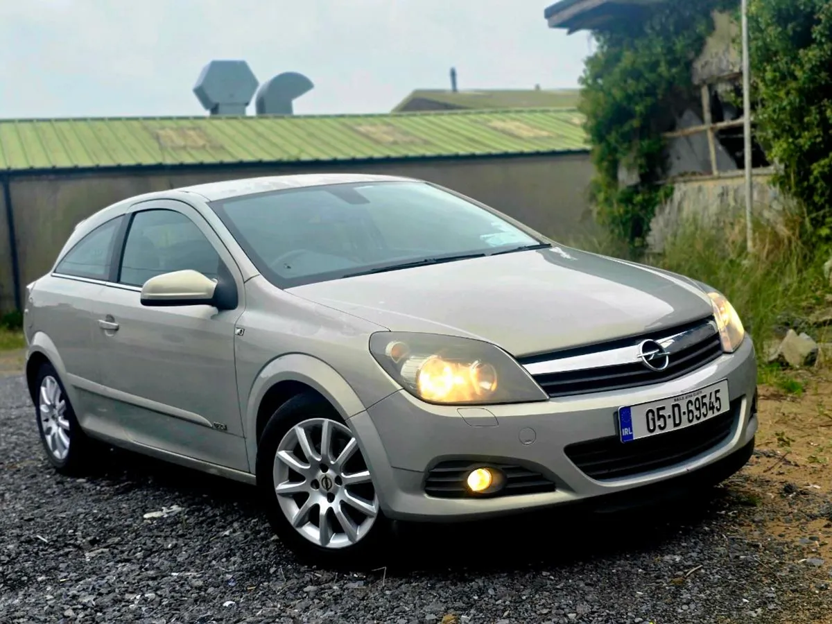 VAUXHALL ASTRA GTC SPORT COUPE 1.4 LOW MILES ONE O - Image 3
