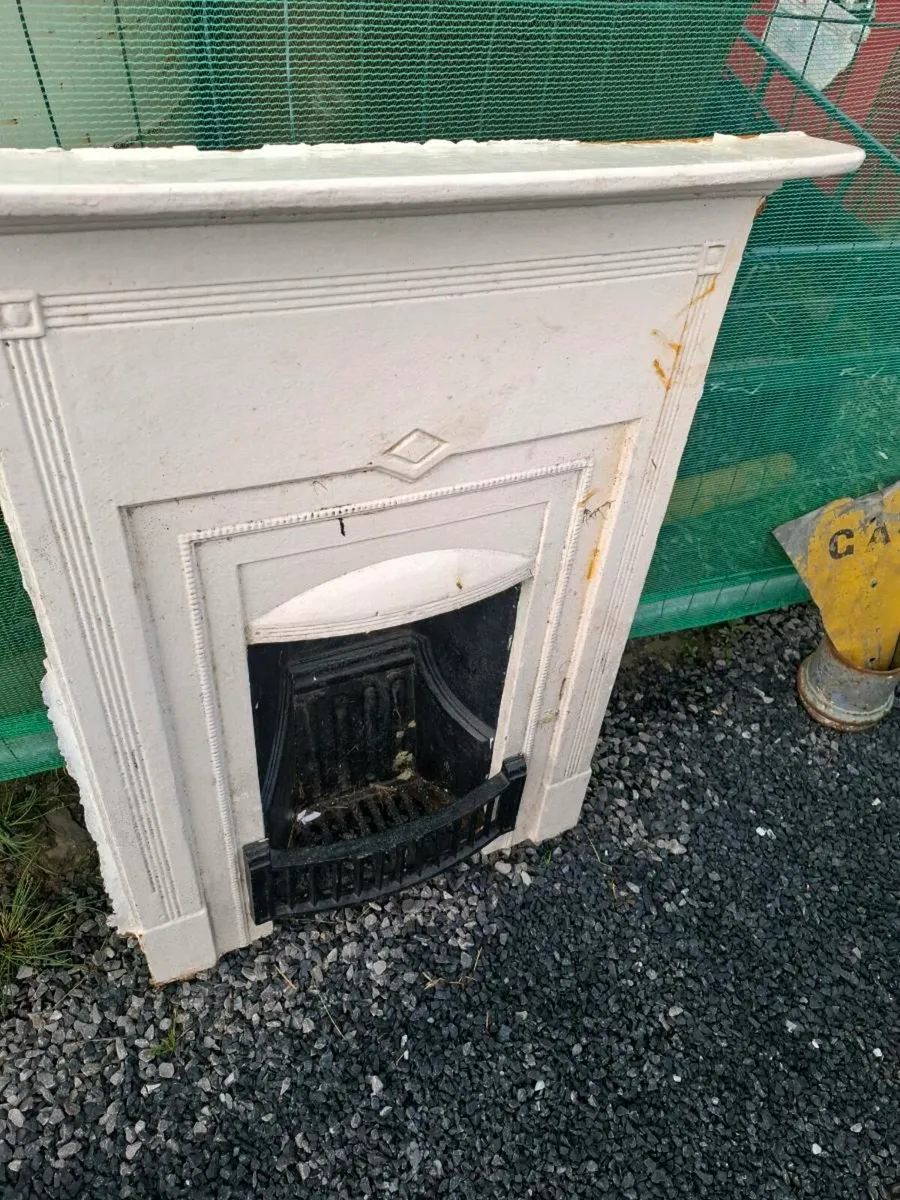 Old fire place - Image 3