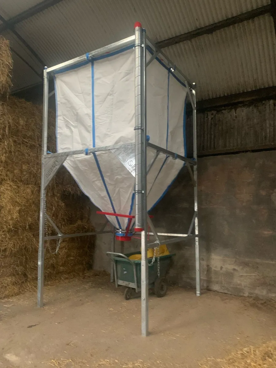 Indoor meal bin - Image 1