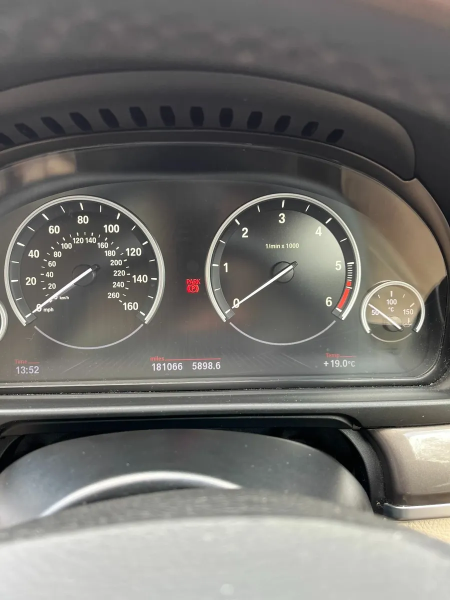 BMW 5-Series 2014 - Image 2