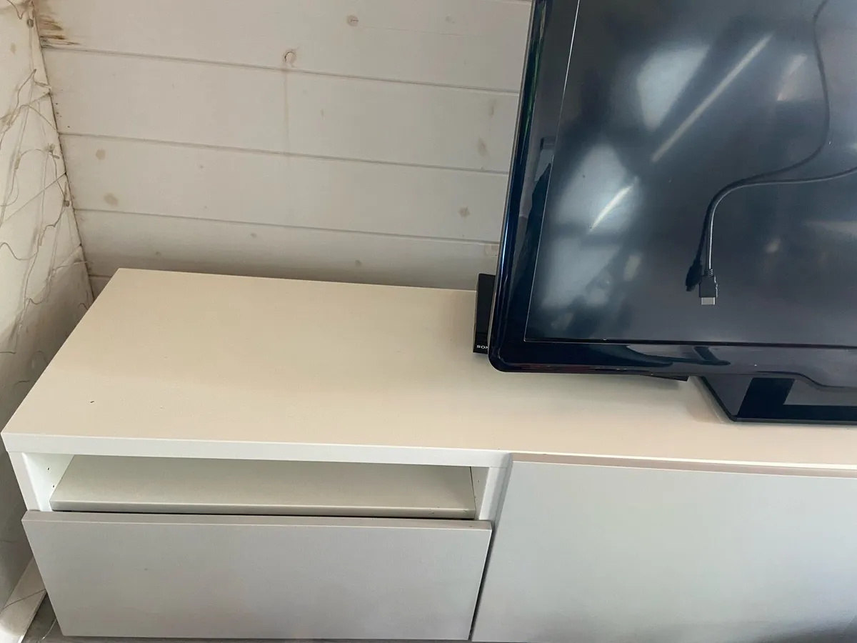 White tv stand and coffee table( ikea) - Image 4
