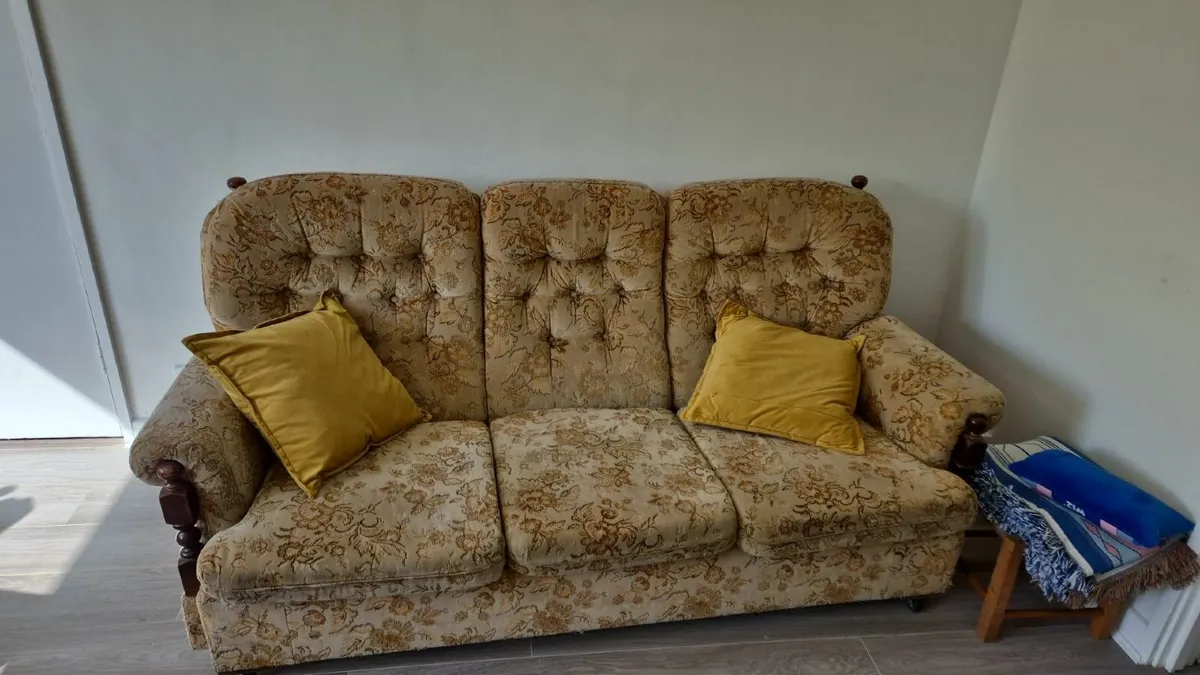 Sofa with two armchairs - Image 1