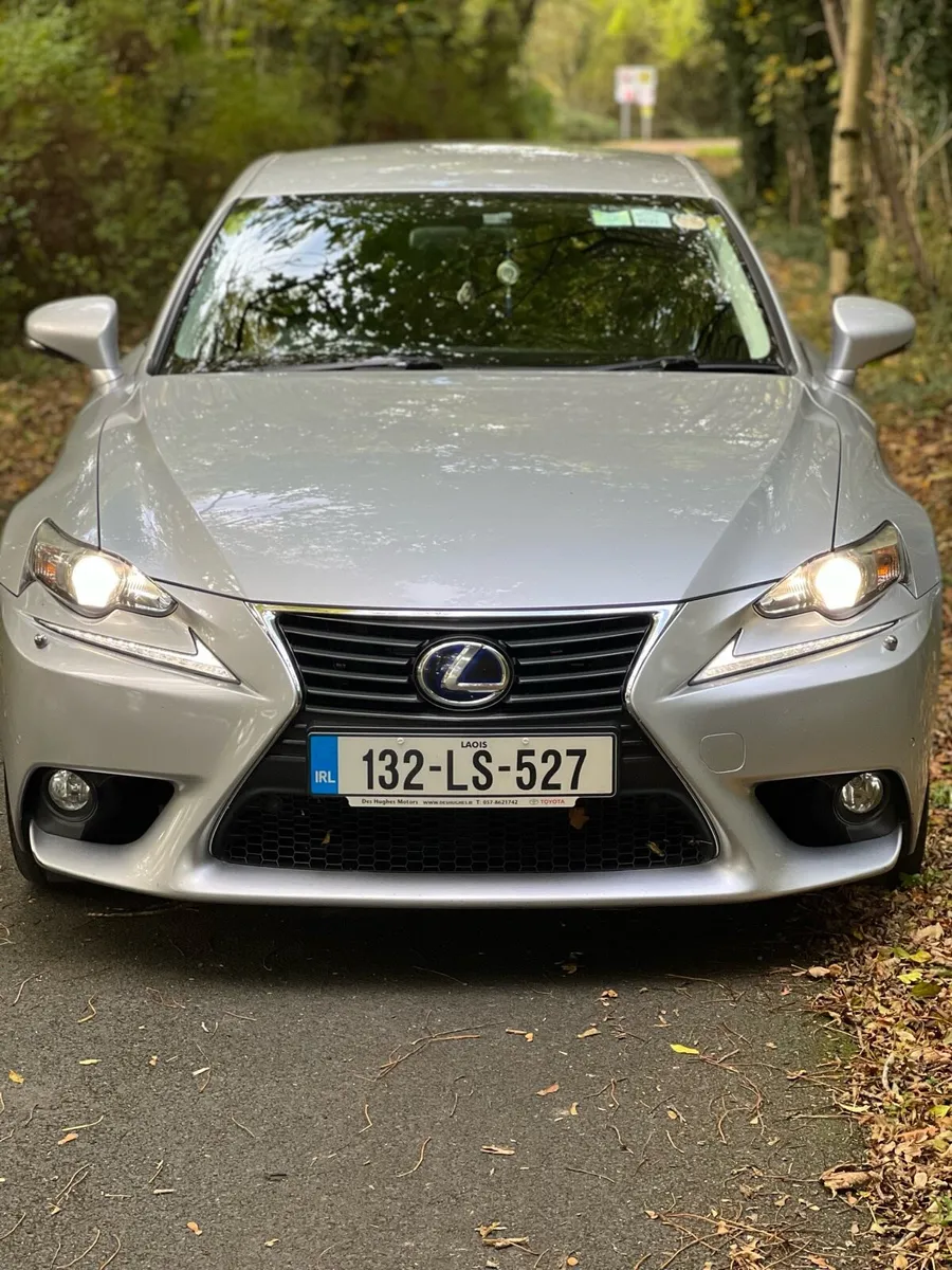 Lexus Is 300h - Image 1