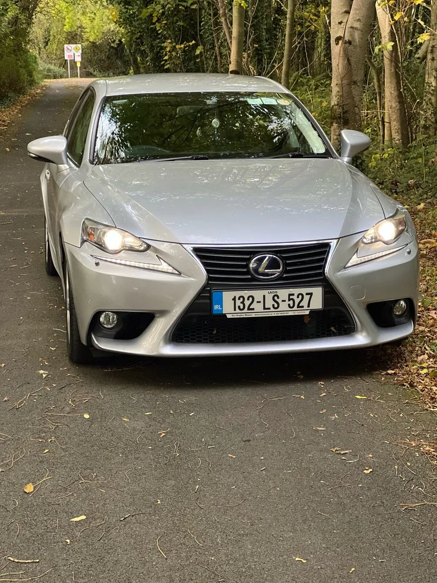 Lexus Is 300h - Image 3