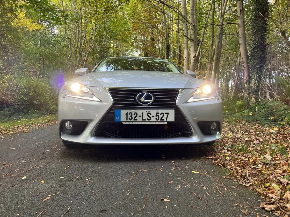 Lexus Is 300h - Image 4