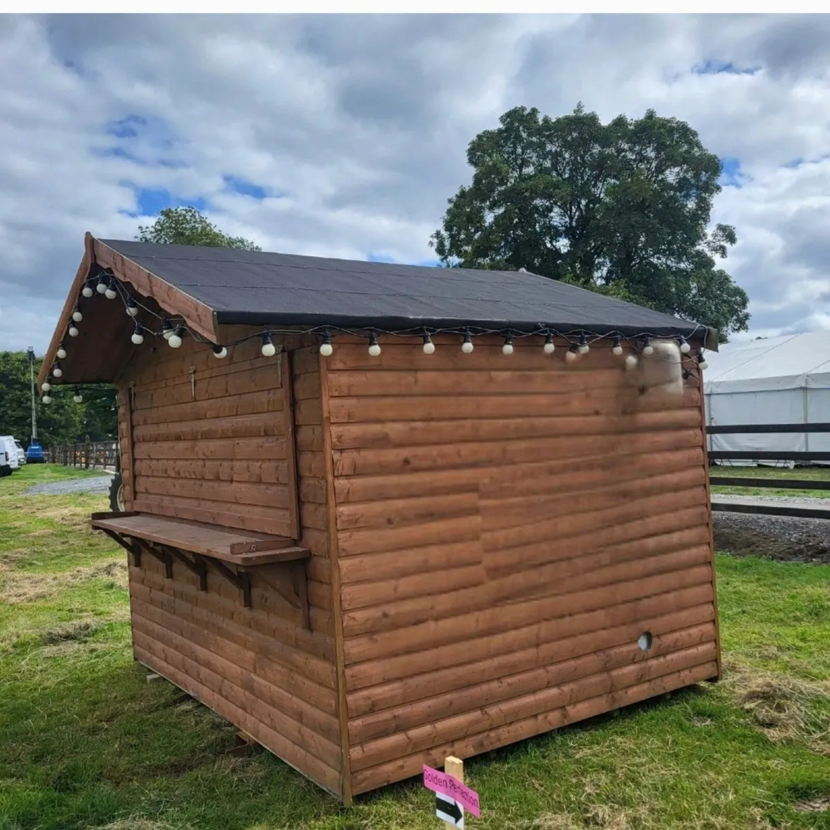Wooden Cabin. Ideal Christmas cabin - Image 2