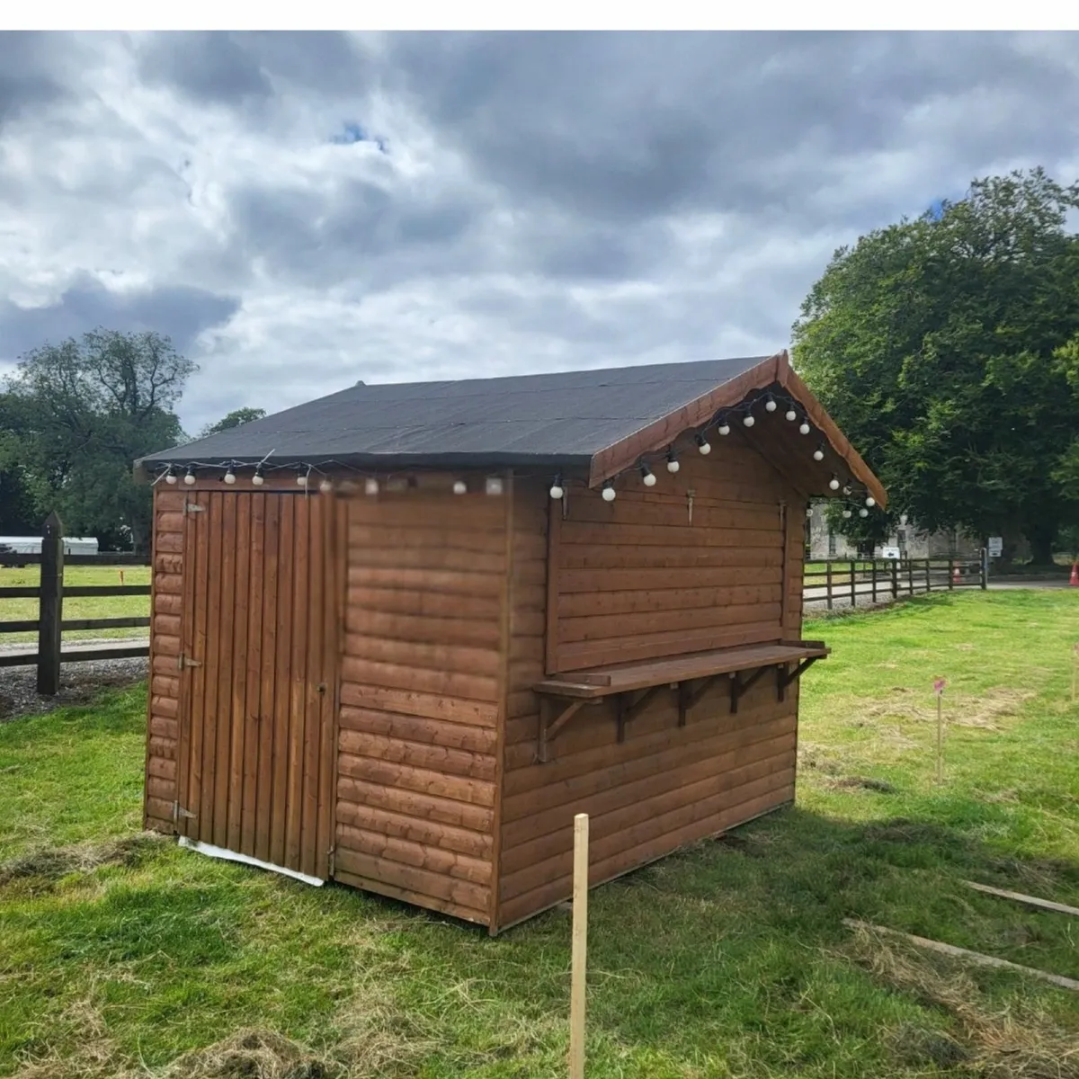 Wooden Cabin. Ideal Christmas cabin - Image 3