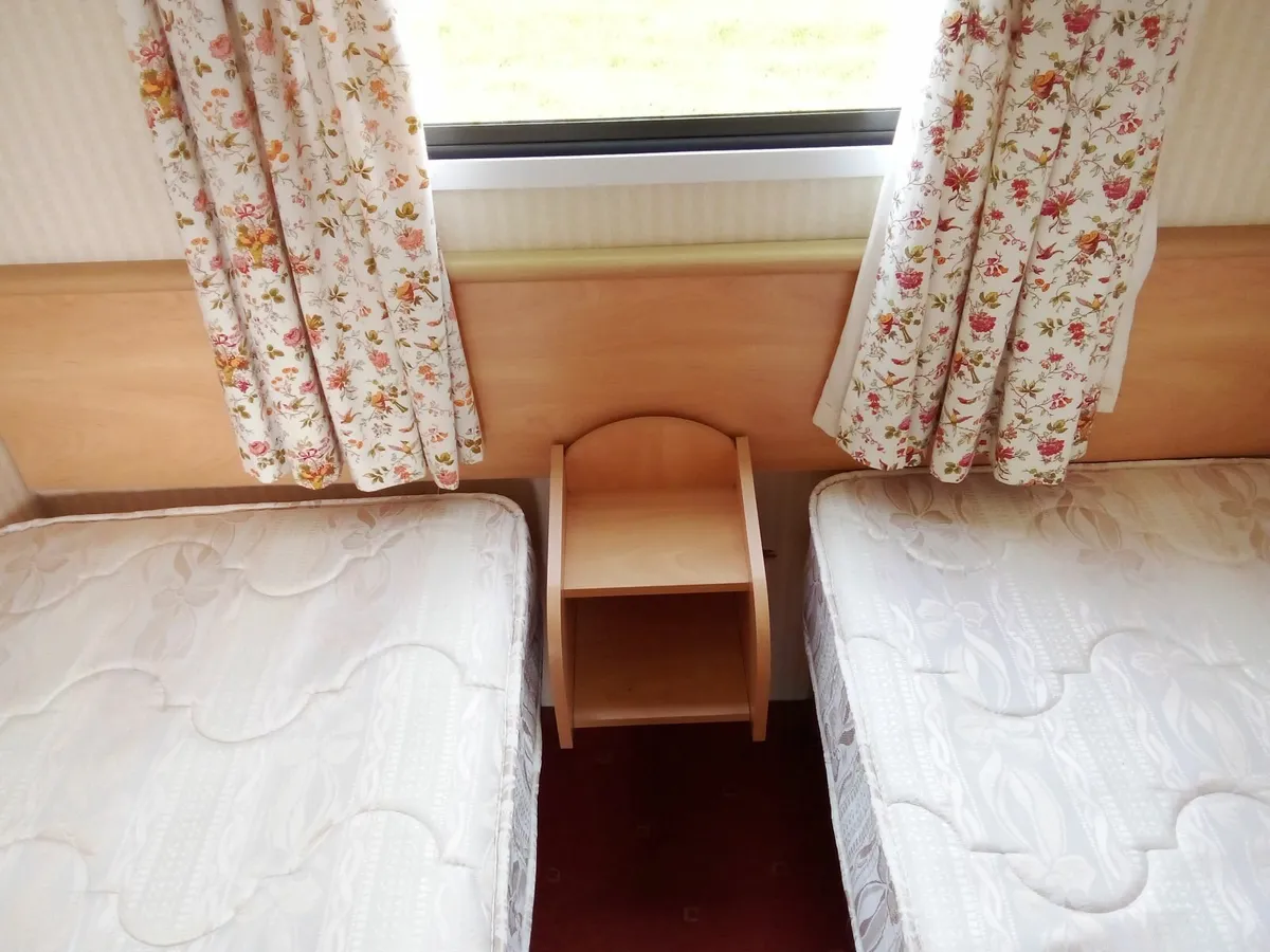 2 x single beds with mattresses - Image 4