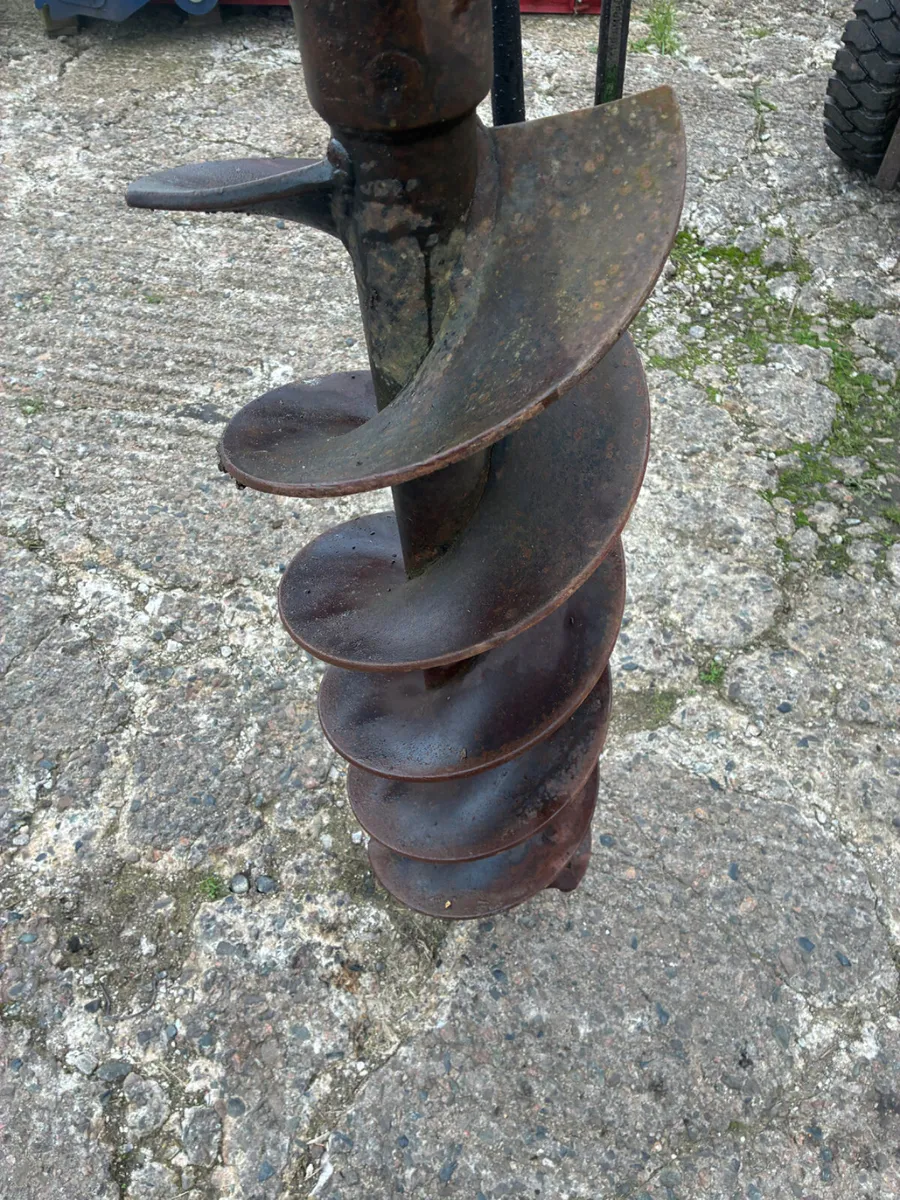 Hydraulic post hole borer - Image 1
