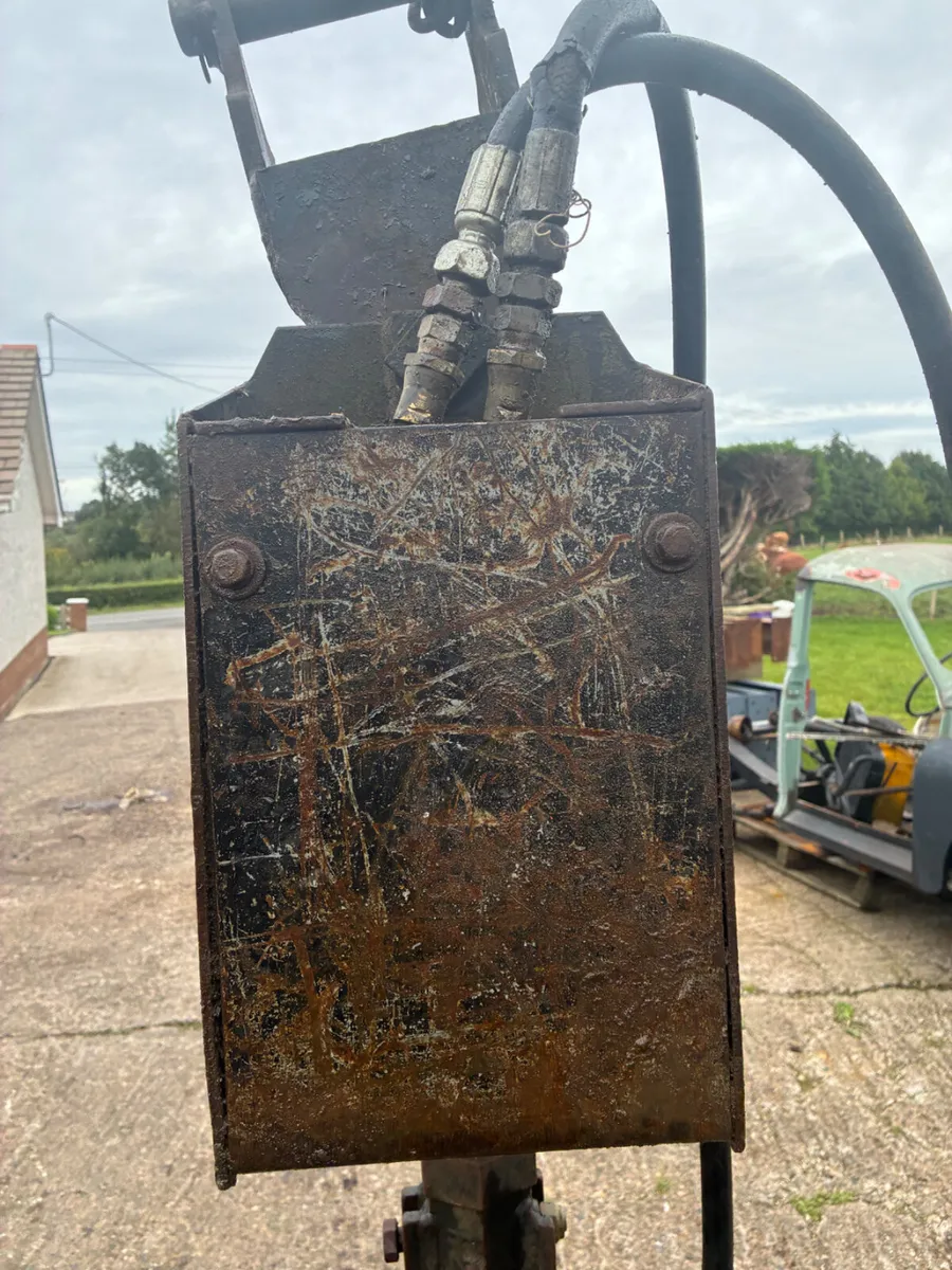Hydraulic post hole borer - Image 2