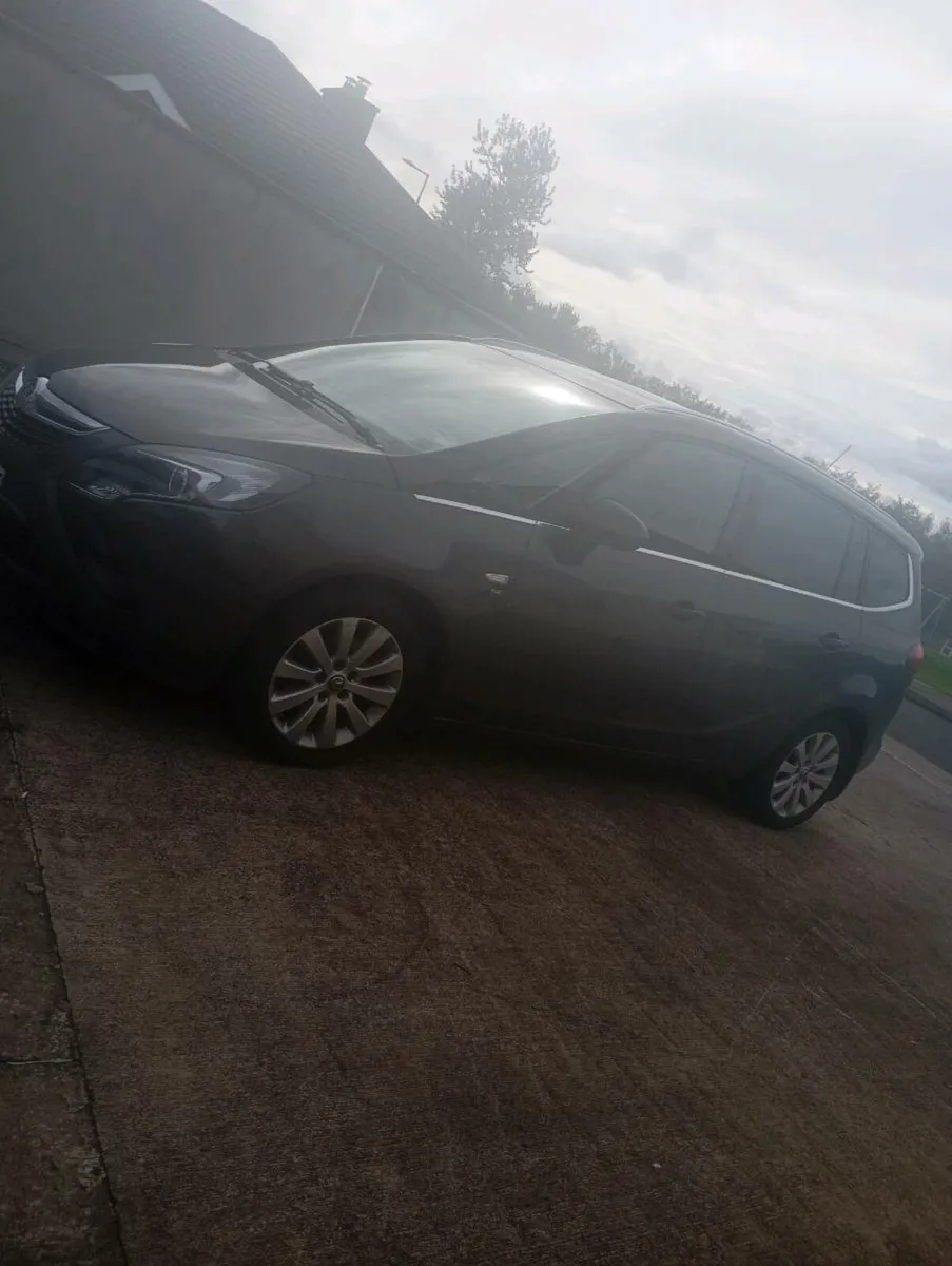 Car - Image 4