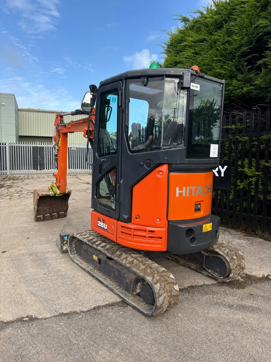 2020 Hitachi 26U - Image 3