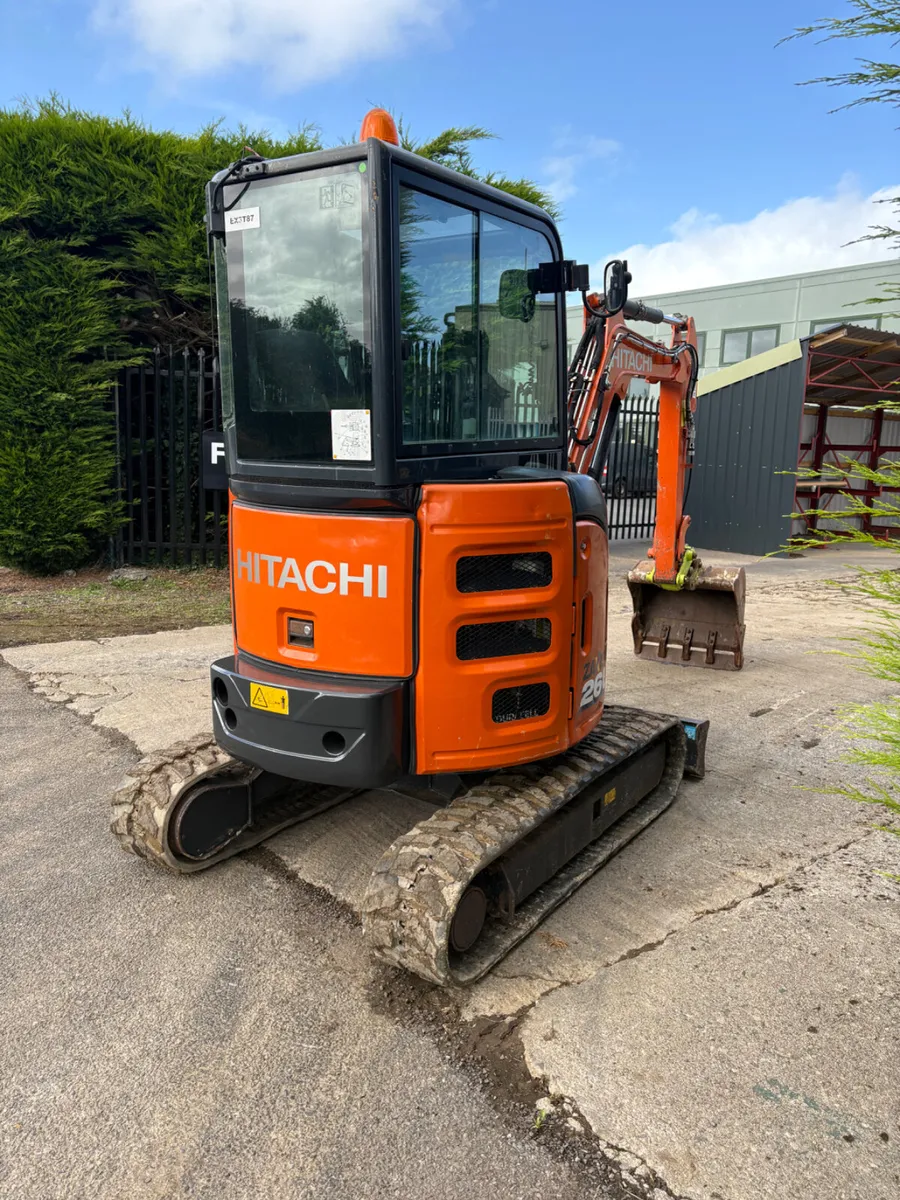 2020 Hitachi 26U - Image 4