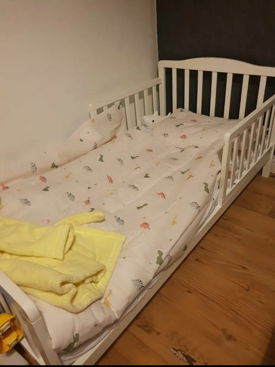 Child's bed - Image 2