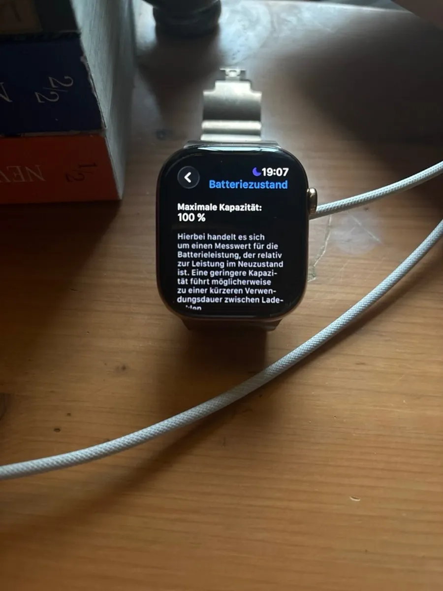 Apple Watch - Series 10 - 46mm - Titanium - Gold - Image 2