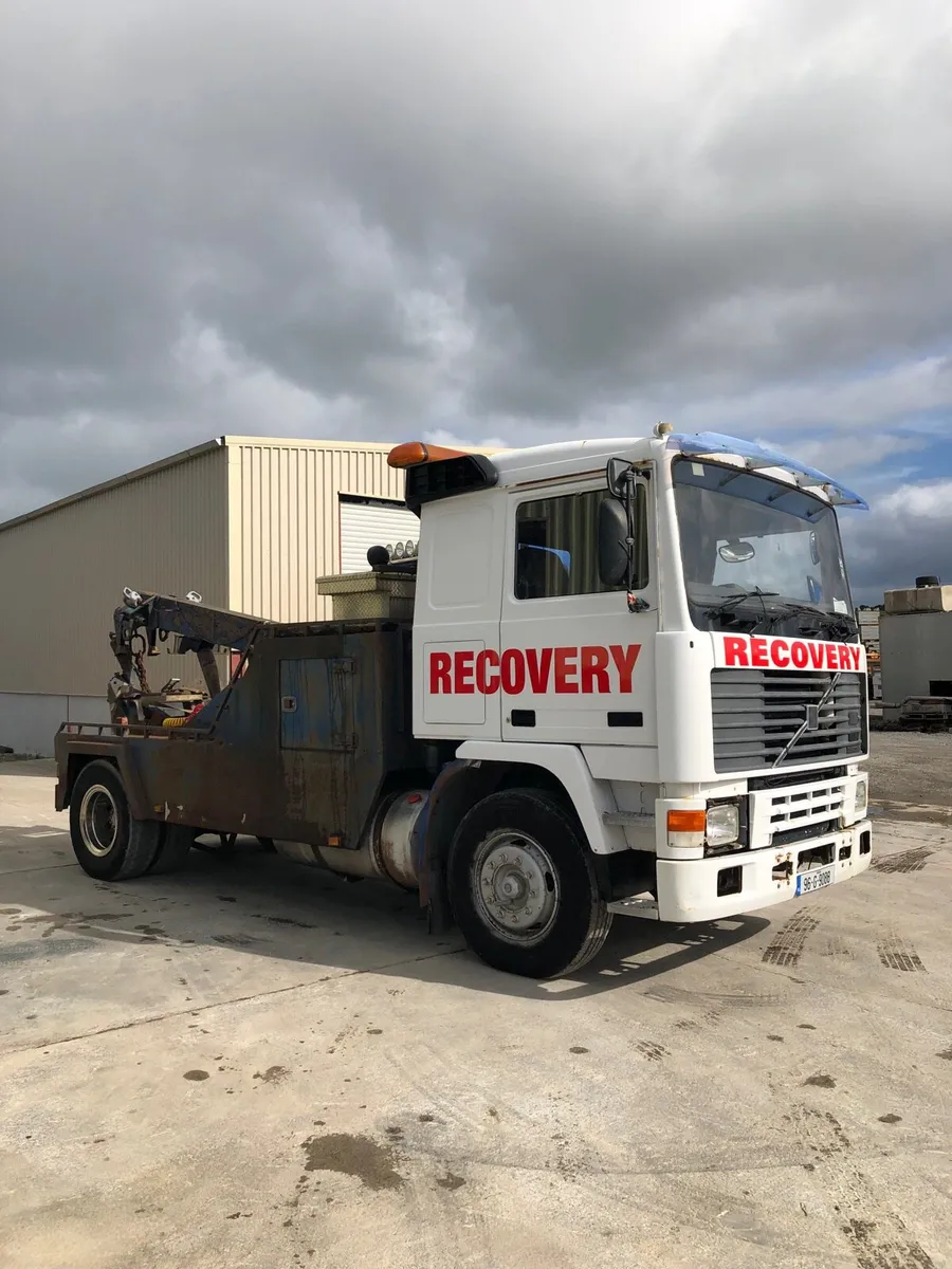 Volvo F10 recovery truck - Image 2